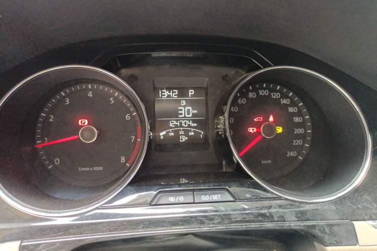 Used Volkswagen Bora 2015 Value Edition 1.6L Automatic Comfort Version Instrument Cluster