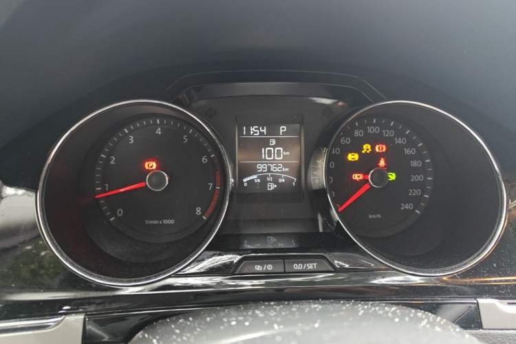 Used Volkswagen Bora 2015 Value Edition 1.6L Automatic Comfort Version Instrument Cluster