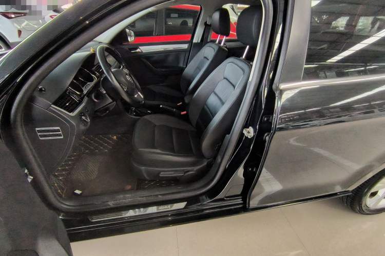 Used Volkswagen Bora 2015 Value Edition 1.6L Automatic Comfort Version Left Front Seat