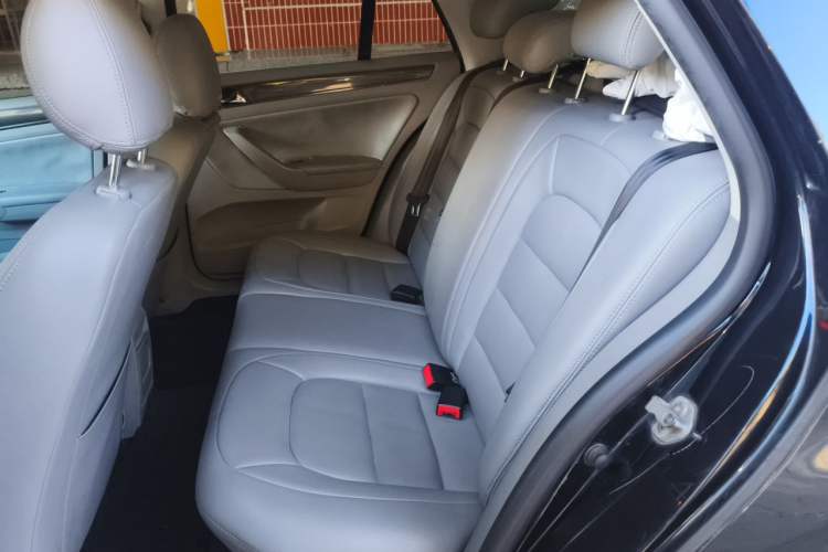 Used Volkswagen Bora 2015 Qihui Edition 1.6L Automatic Fashion Model Left Rear Seat