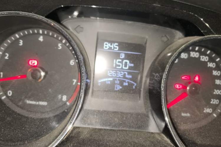 Used Volkswagen Bora 2015 Zhuihui Edition 1.6L Manual Comfort Model Odometer Close Up