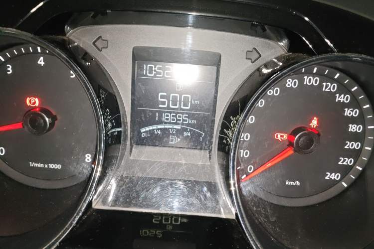 Used Volkswagen Bora 2015 Zhuihui Edition 1.6L Manual Comfort Model Odometer Close Up