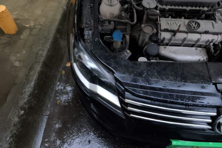 Used Volkswagen Bora 2015 Zhuihui Edition 1.6L Manual Comfort Model Right Front Headlight