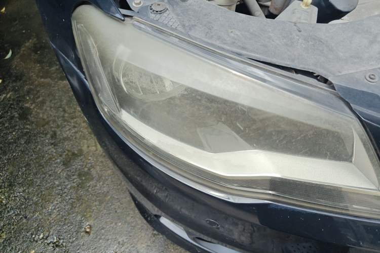 Used Volkswagen Bora 2015 Value Edition 1.6L Automatic Comfort Version Right Front Headlight
