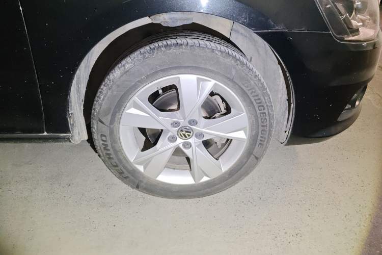 Used Volkswagen Bora 2015 Zhuihui Edition 1.6L Manual Comfort Model Right Front Wheel Hub