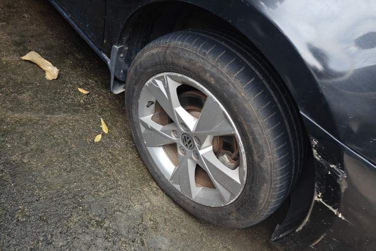 Used Volkswagen Bora 2015 Value Edition 1.6L Automatic Comfort Version Right Front Wheel Hub