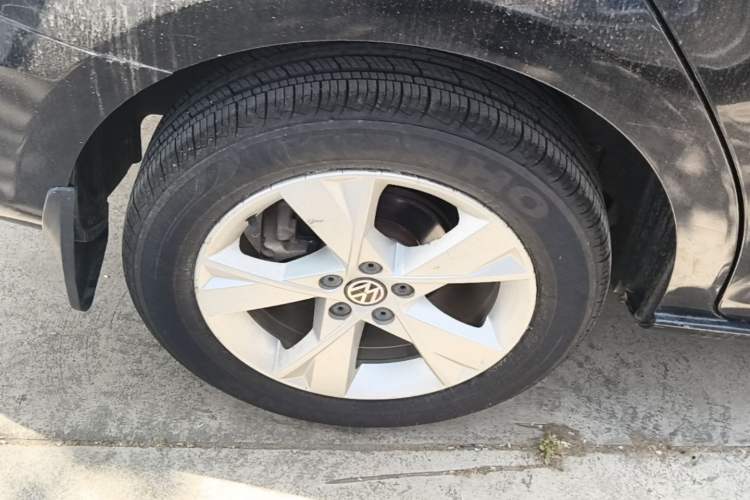 Used Volkswagen Bora 2015 Value Edition 1.6L Manual Fashionable Style Right Rear Wheel Hub