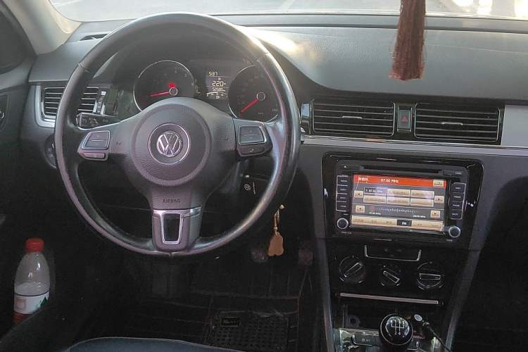 Used Volkswagen Bora 2015 Zhuihui Edition 1.6L Manual Comfort Model Steering Wheel