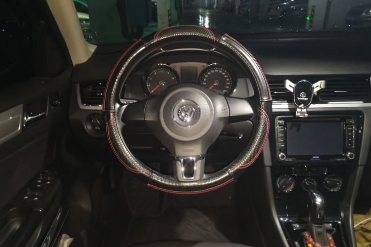 Used Volkswagen Bora 2015 Qihui Edition 1.6L Automatic Fashion Model Steering Wheel