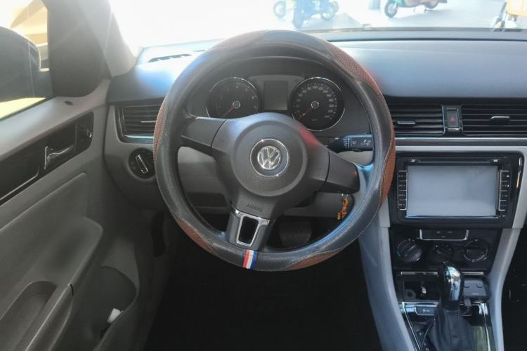 Used Volkswagen Bora 2015 Qihui Edition 1.6L Automatic Fashion Model Steering Wheel