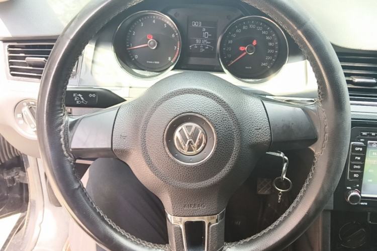 Used Volkswagen Bora 2015 Value Edition 1.6L Manual Fashionable Style Steering Wheel