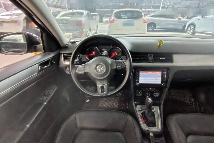 Used Volkswagen Bora 2015 Value Edition 1.6L Automatic Comfort Version Steering Wheel