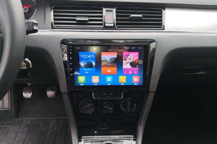 Used Volkswagen Bora 2015 Value Edition 1.6L Manual Fashionable Style Audio And AC Panel