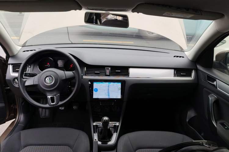 Used Volkswagen Bora 2015 Value Edition 1.6L Manual Fashionable Style Center Console