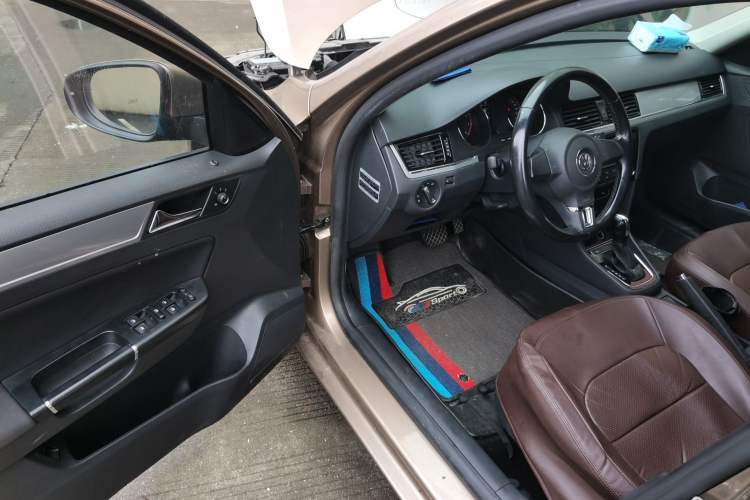 Used Volkswagen Bora 2015 Qihui Edition 1.6L Automatic Fashion Model Driver Seat