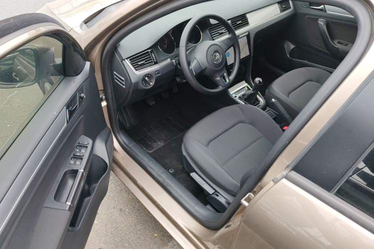 Used Volkswagen Bora 2015 Value Edition 1.6L Manual Fashionable Style Driver Seat