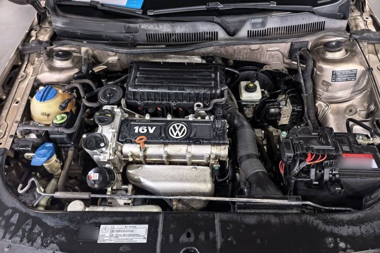 Used Volkswagen Bora 2015 Value Edition 1.6L Automatic Comfort Version Engine Bay