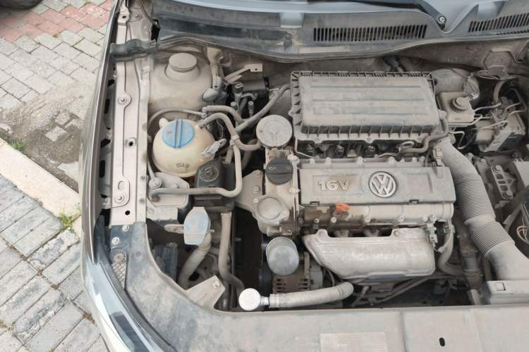 Used Volkswagen Bora 2015 Value Edition 1.6L Automatic Comfort Version Engine Bay Right