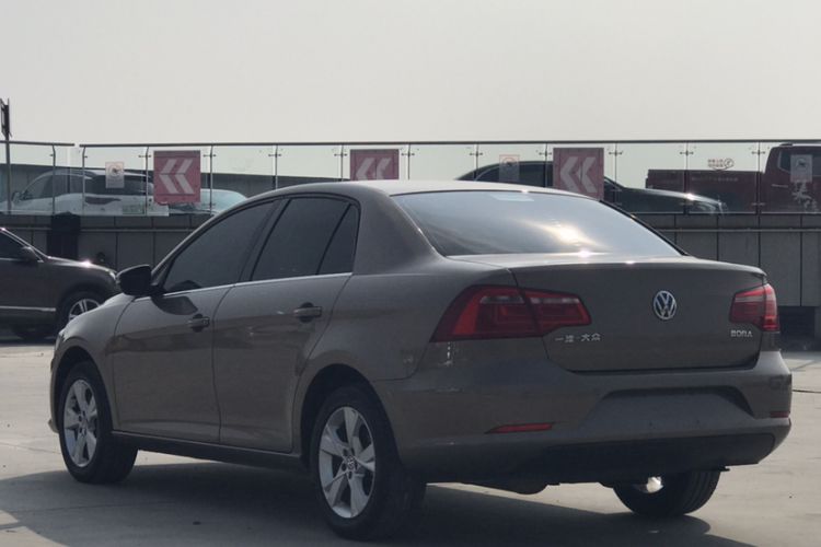 Used Volkswagen Bora 2015 Value Edition 1.6L Automatic Comfort Version Exterior 2
