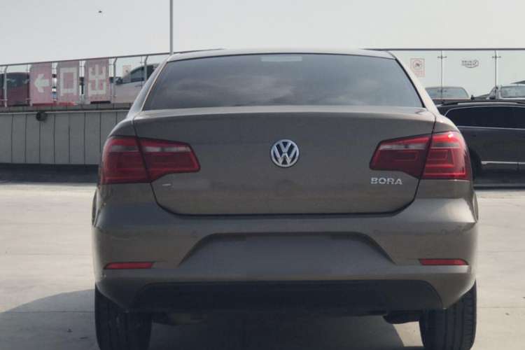 Used Volkswagen Bora 2015 Value Edition 1.6L Automatic Comfort Version Exterior 3
