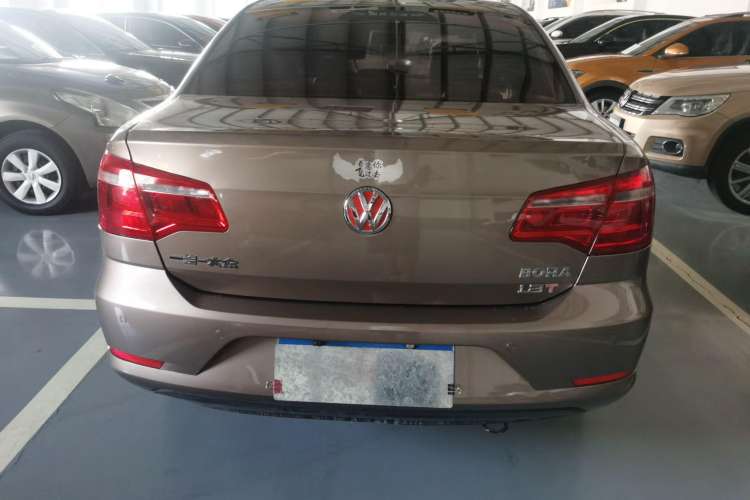 Used Volkswagen Bora 2015 Value Edition 1.6L Automatic Comfort Version Exterior 4