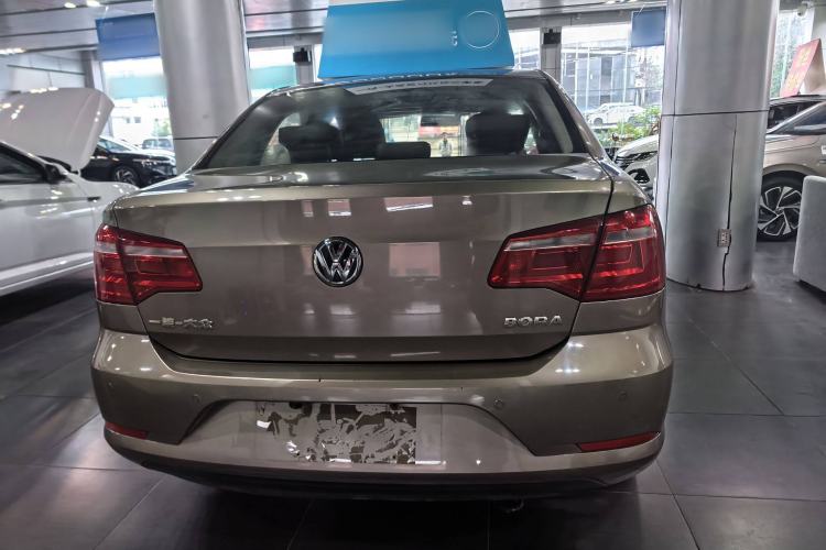 Used Volkswagen Bora 2015 Value Edition 1.6L Automatic Comfort Version Exterior 5