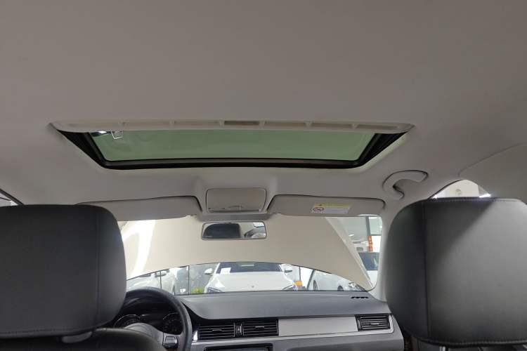 Used Volkswagen Bora 2015 Value Edition 1.6L Automatic Comfort Version Headliner