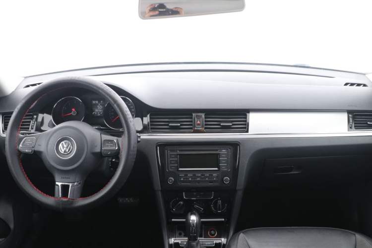 Used Volkswagen Bora 2015 Value Edition 1.6L Automatic Comfort Version Interior 1