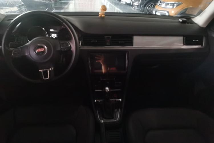 Used Volkswagen Bora 2015 Value Edition 1.6L Automatic Comfort Version Interior 3
