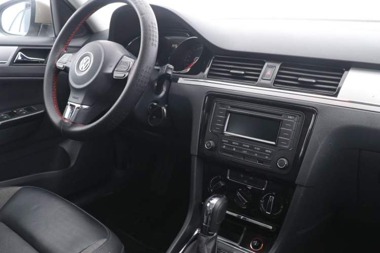 Used Volkswagen Bora 2015 Value Edition 1.6L Automatic Comfort Version Interior 3