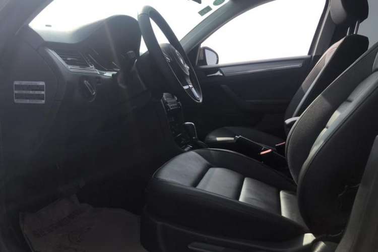 Used Volkswagen Bora 2015 Value Edition 1.6L Automatic Comfort Version Interior 3