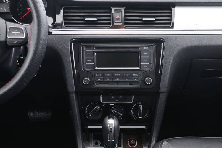 Used Volkswagen Bora 2015 Value Edition 1.6L Automatic Comfort Version Interior 4