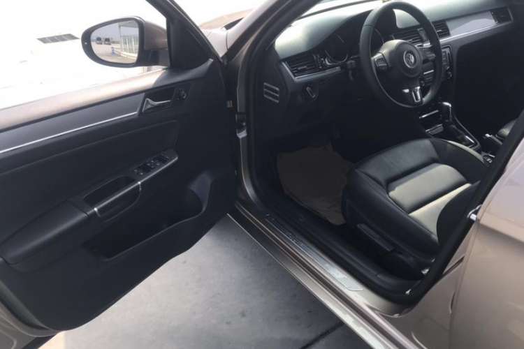 Used Volkswagen Bora 2015 Value Edition 1.6L Automatic Comfort Version Interior 4