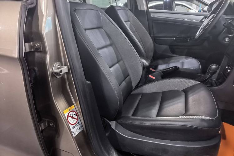 Used Volkswagen Bora 2015 Value Edition 1.6L Automatic Comfort Version Interior 7
