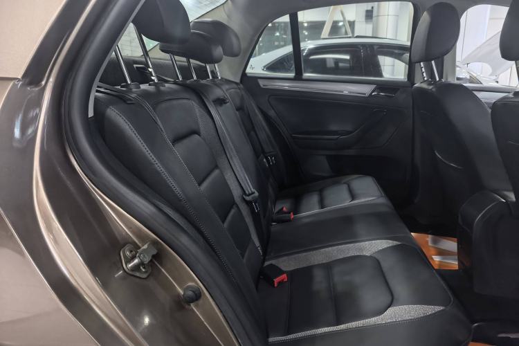 Used Volkswagen Bora 2015 Value Edition 1.6L Automatic Comfort Version Interior 8