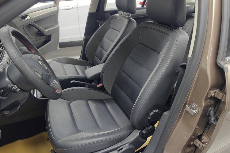 Used Volkswagen Bora 2015 Value Edition 1.6L Automatic Comfort Version Left Front Seat