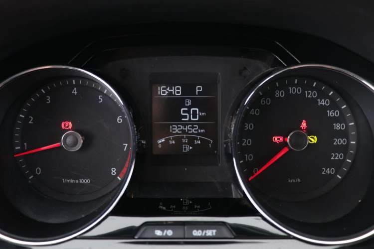 Used Volkswagen Bora 2015 Value Edition 1.6L Automatic Comfort Version Odometer Close Up