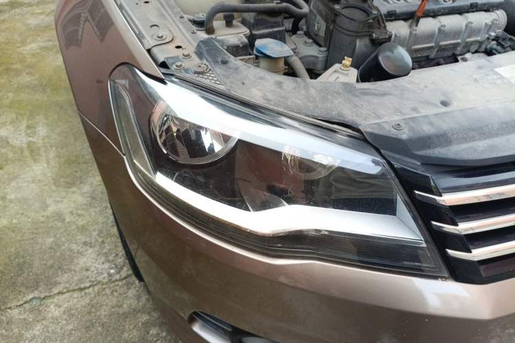 Used Volkswagen Bora 2015 Zhuihui Edition 1.6L Manual Comfort Model Right Front Headlight