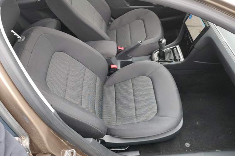 Used Volkswagen Bora 2015 Value Edition 1.6L Manual Fashionable Style Right Front Seat