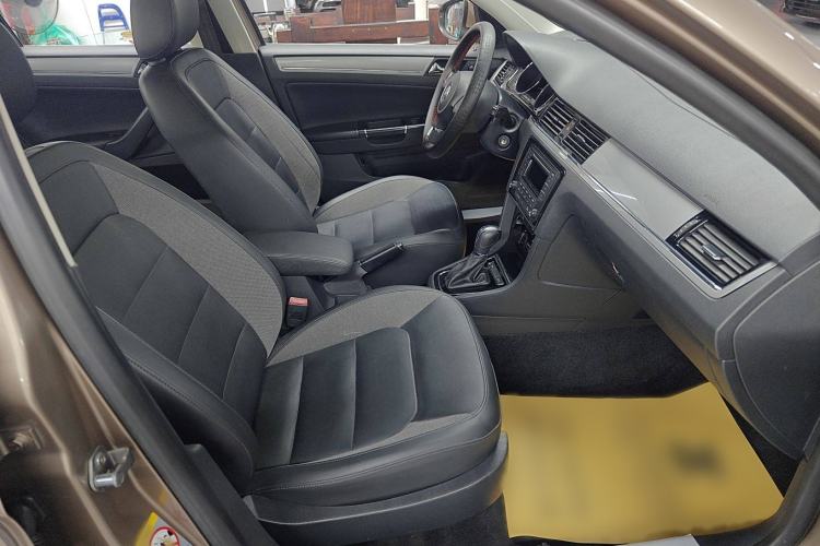 Used Volkswagen Bora 2015 Value Edition 1.6L Automatic Comfort Version Right Front Seat