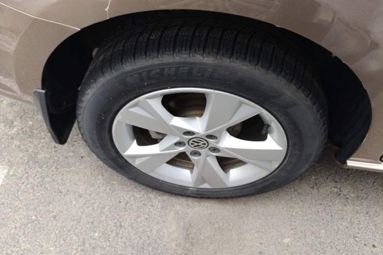 Used Volkswagen Bora 2015 Value Edition 1.6L Manual Fashionable Style Right Rear Wheel Hub