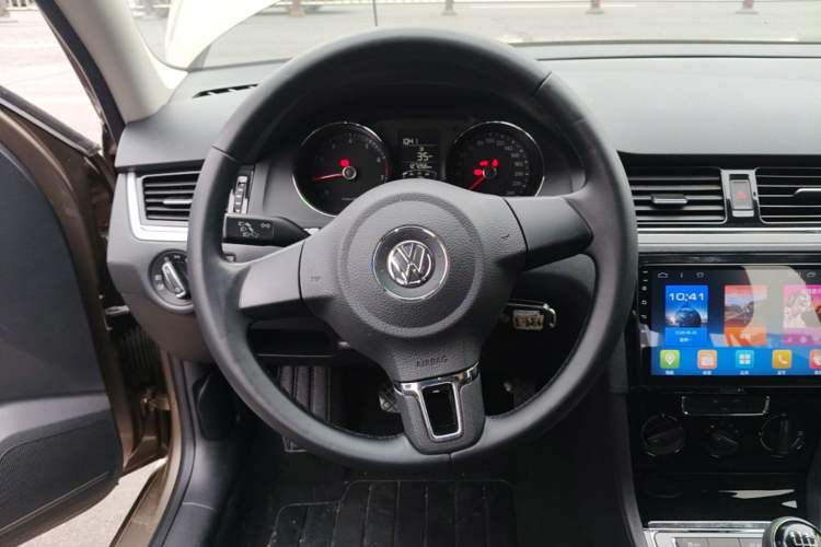 Used Volkswagen Bora 2015 Value Edition 1.6L Manual Fashionable Style Steering Wheel