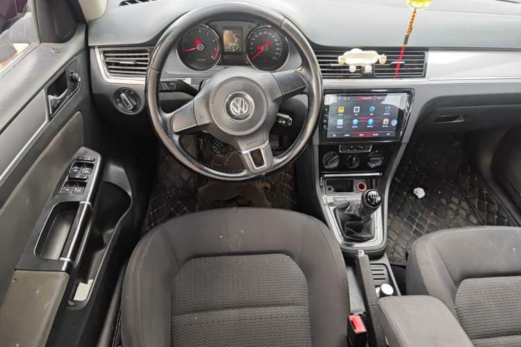 Used Volkswagen Bora 2015 Value Edition 1.6L Manual Fashionable Style Steering Wheel