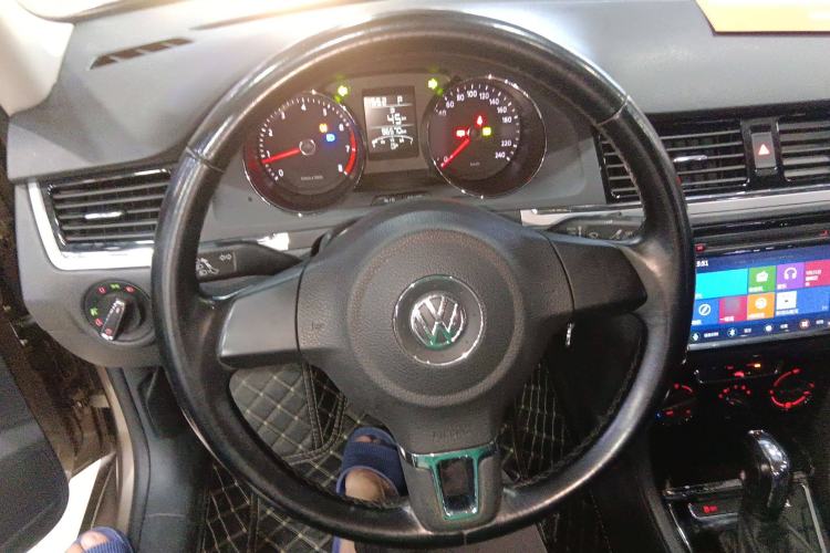 Used Volkswagen Bora 2015 Qihui Edition 1.6L Automatic Fashion Model Steering Wheel