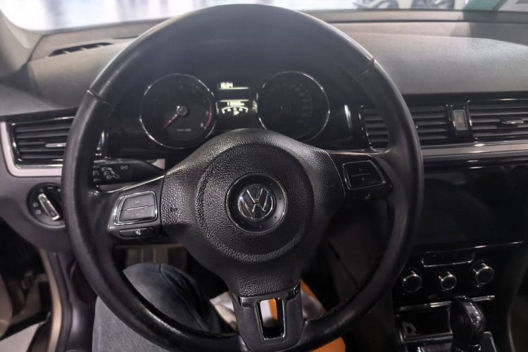 Used Volkswagen Bora 2015 Value Edition 1.6L Automatic Comfort Version Steering Wheel