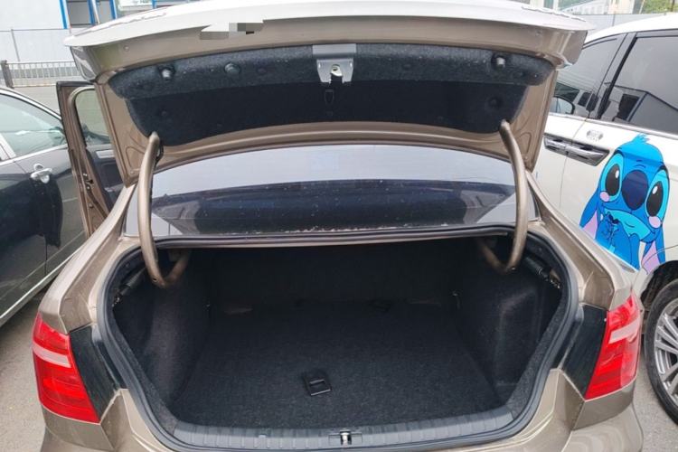 Used Volkswagen Bora 2015 Value Edition 1.6L Manual Fashionable Style Trunk