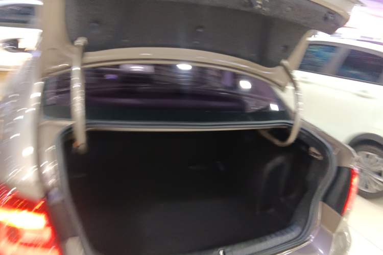 Used Volkswagen Bora 2015 Qihui Edition 1.6L Automatic Fashion Model Trunk