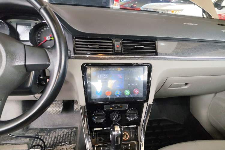 Used Volkswagen Bora 2015 Qihui Edition 1.6L Automatic Fashion Model Audio And AC Panel