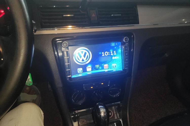 Used Volkswagen Bora 2015 Qihui Edition 1.6L Automatic Fashion Model Center Console