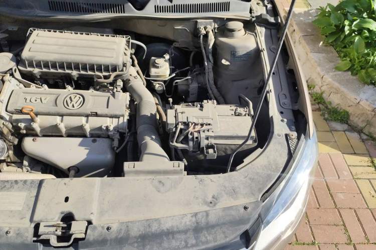 Used Volkswagen Bora 2015 Qihui Edition 1.6L Automatic Fashion Model Engine Bay Left